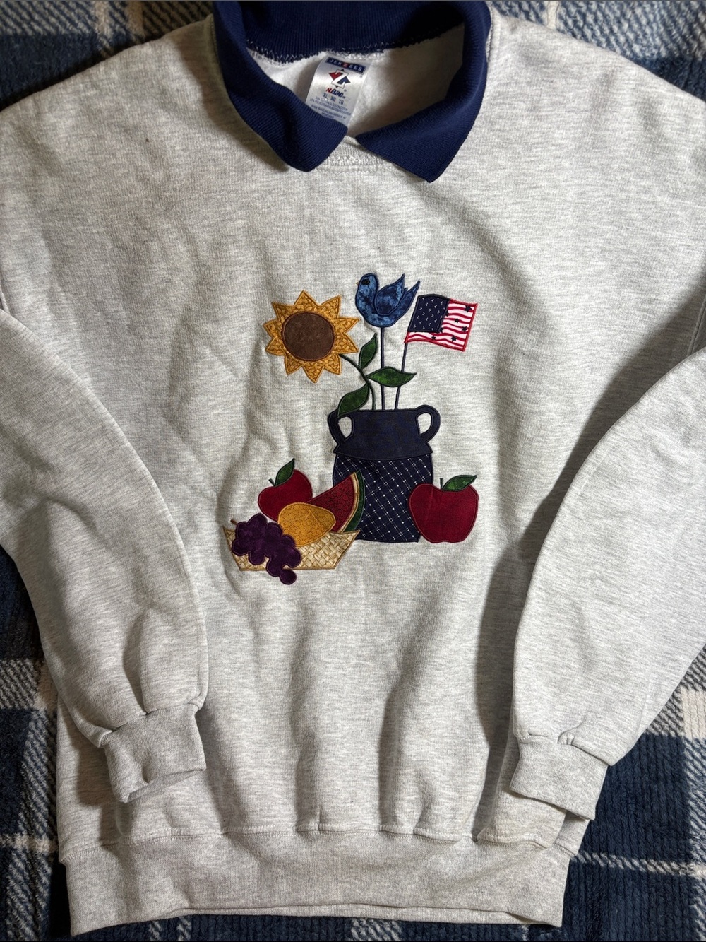 Vintage Cottage Core Sweatshirt w/ Navy Collar and Patriotic Fruit Appliqué XL - Picture 3 of 6